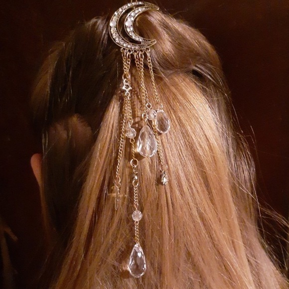 Crystal Moon Hair Clip with Star & Crystal Tassels - Picture 11 of 16